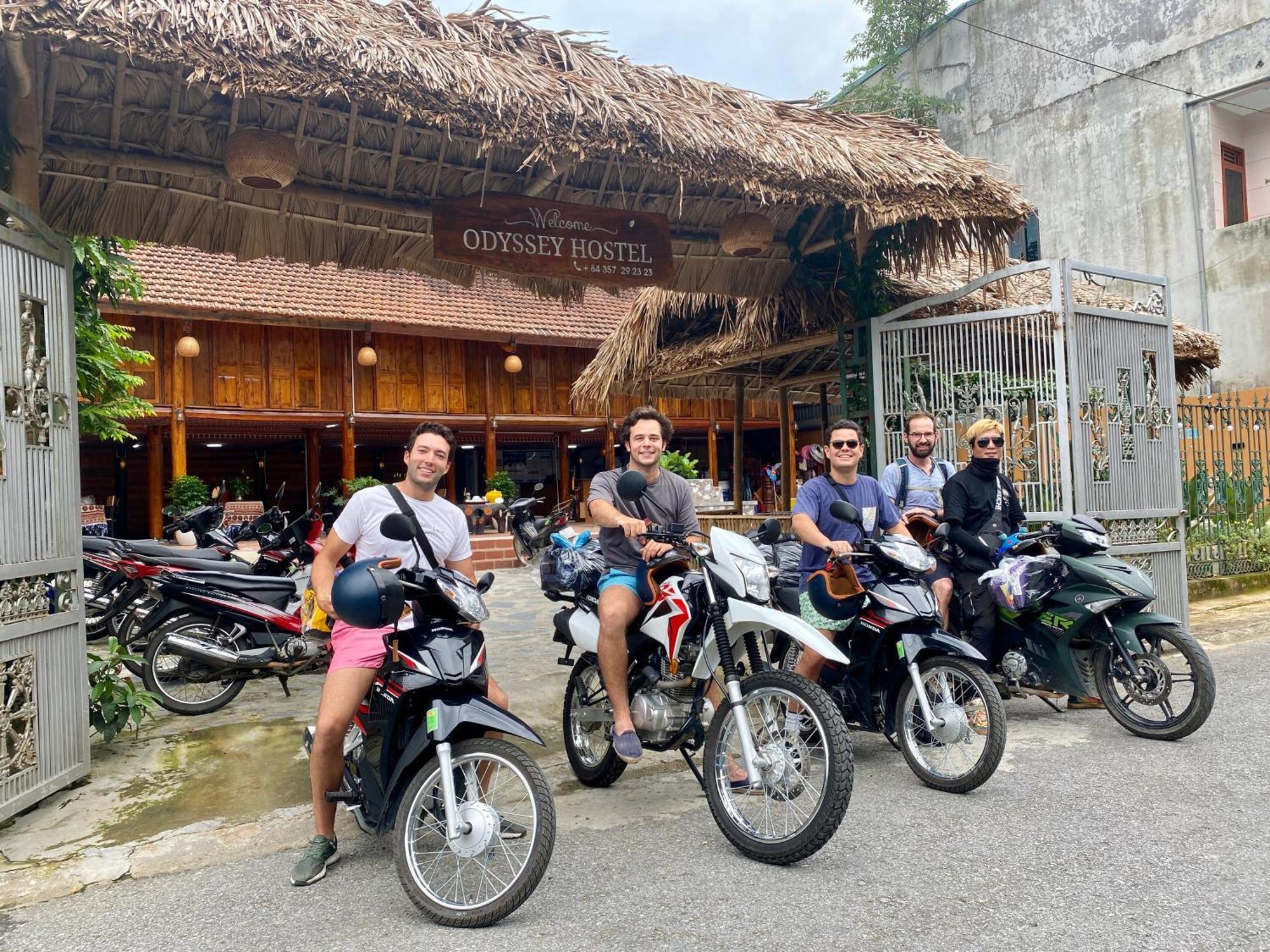Odyssey Hostel, Tours & Motorbikes Rental Ha Giang Extérieur photo