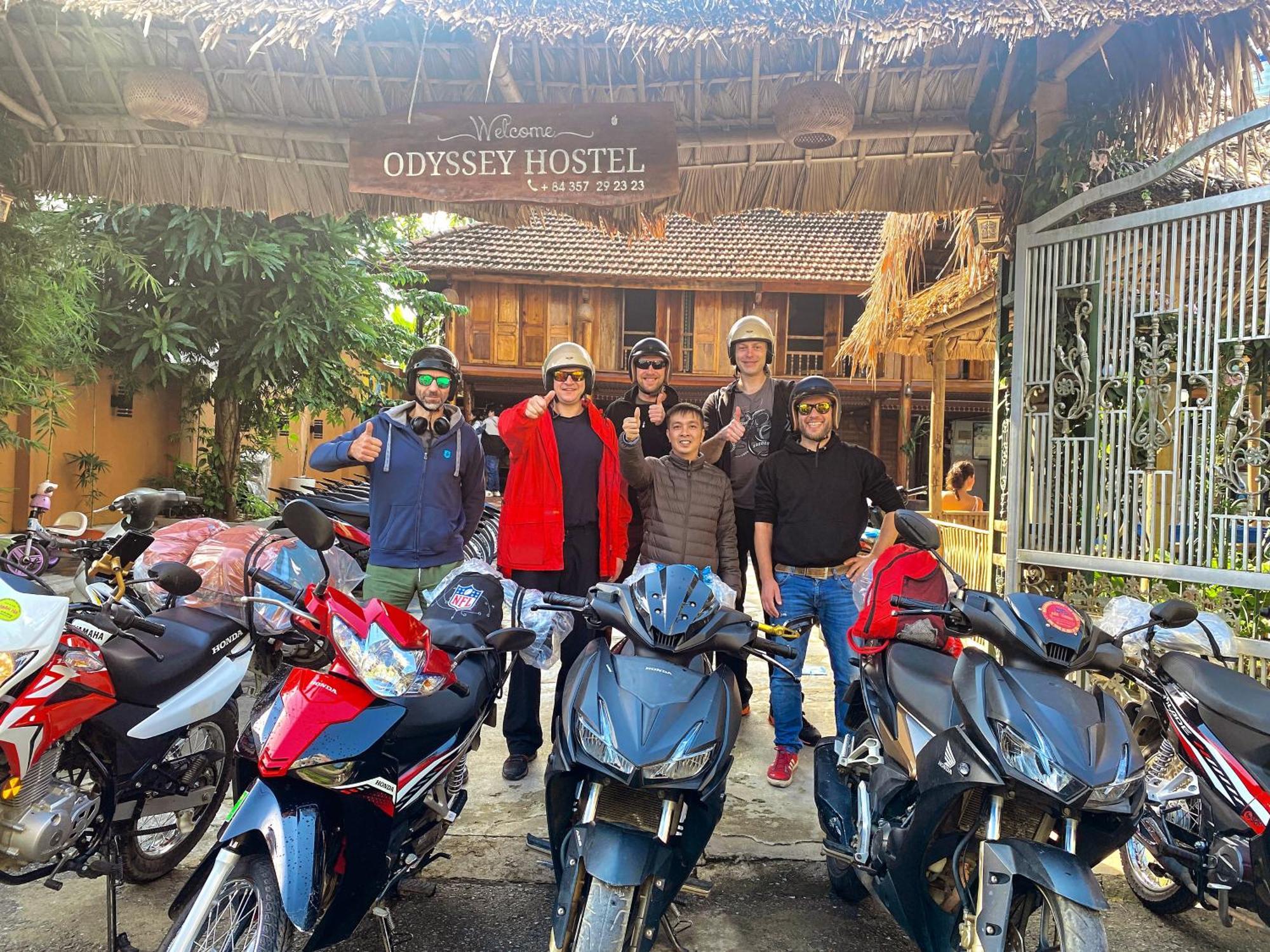 Odyssey Hostel, Tours & Motorbikes Rental Ha Giang Extérieur photo