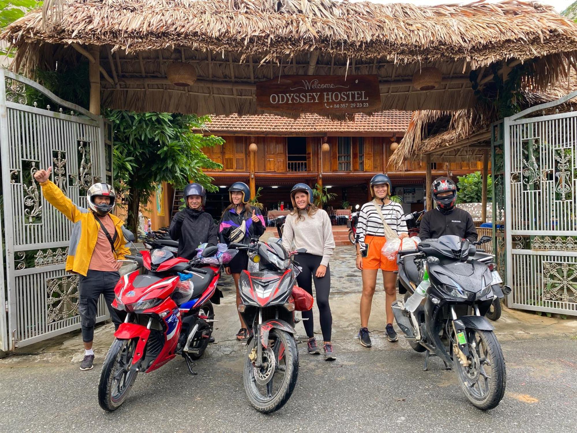 Odyssey Hostel, Tours & Motorbikes Rental Ha Giang Extérieur photo