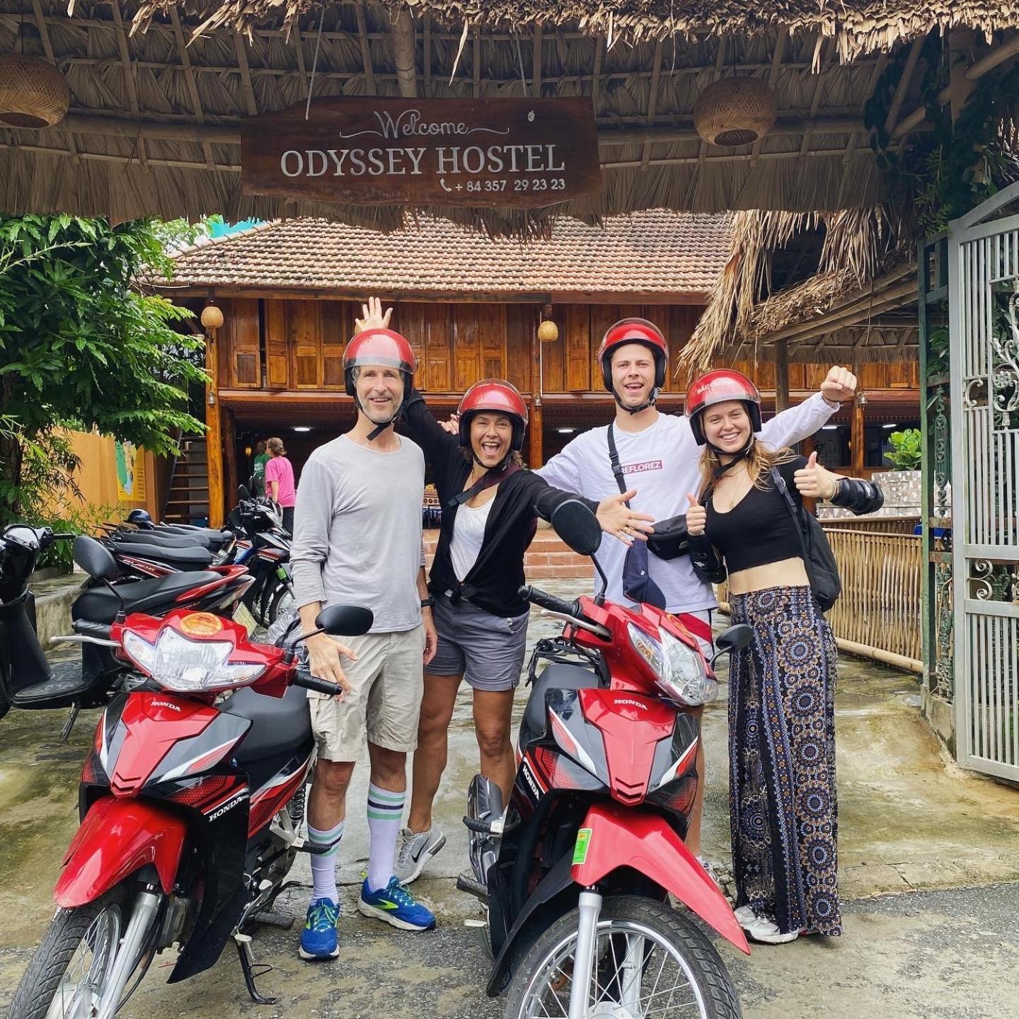 Odyssey Hostel, Tours & Motorbikes Rental Ha Giang Extérieur photo