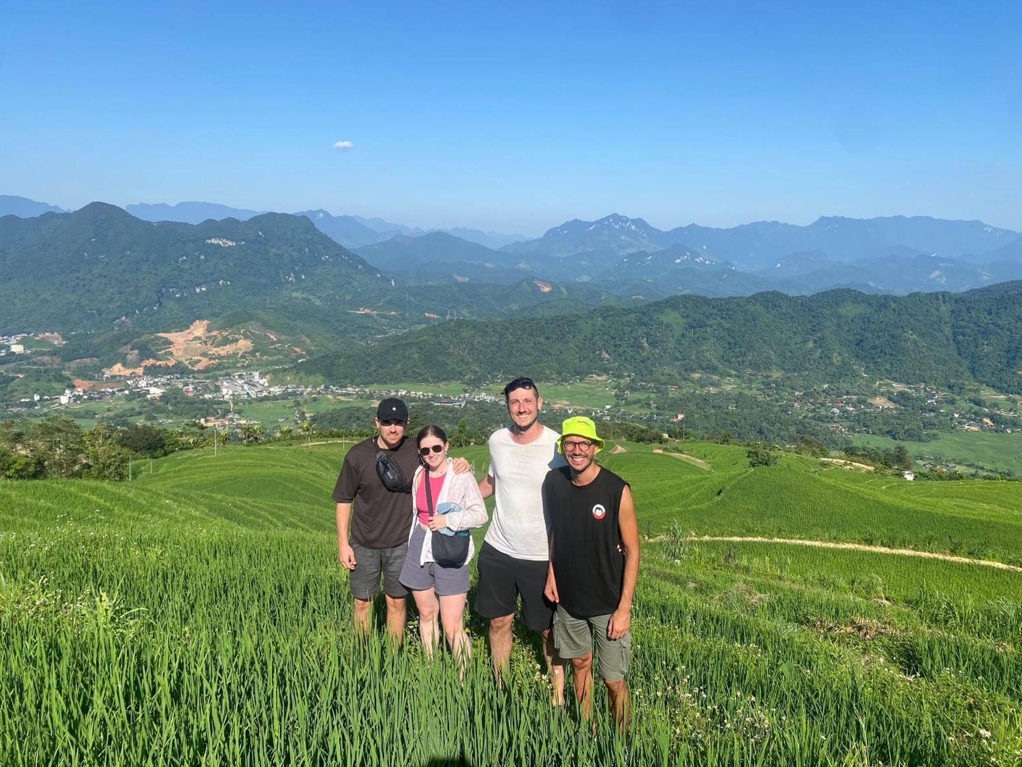 Odyssey Hostel, Tours & Motorbikes Rental Ha Giang Extérieur photo