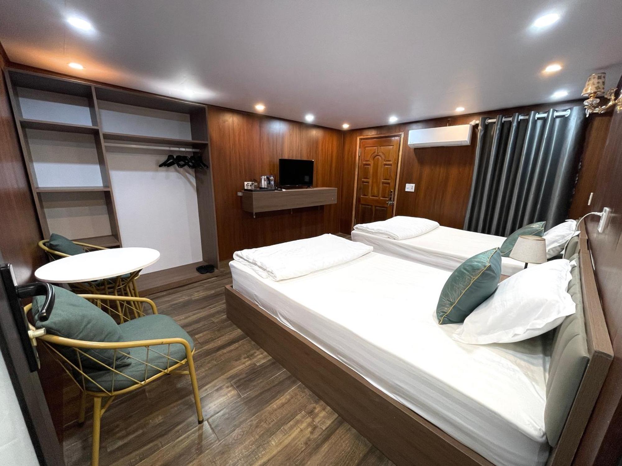 Odyssey Hostel, Tours & Motorbikes Rental Ha Giang Extérieur photo